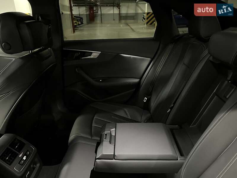 Седан Audi A4 2022 в Києві