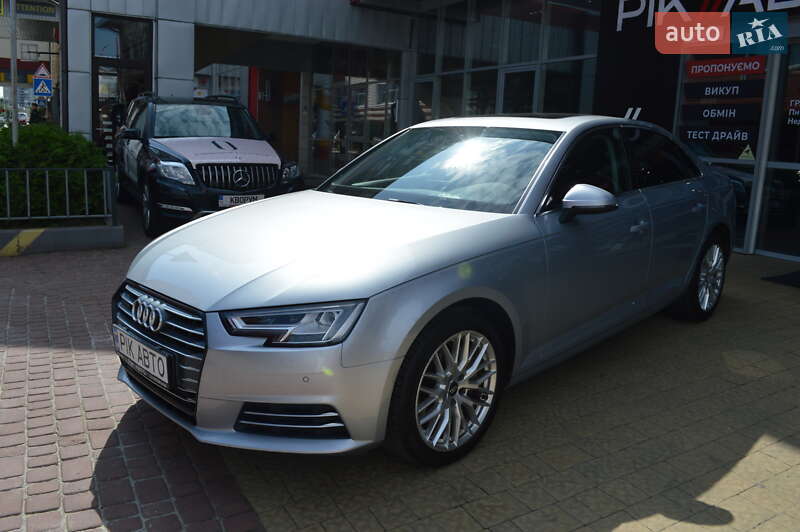 Седан Audi A4 2018 в Львове