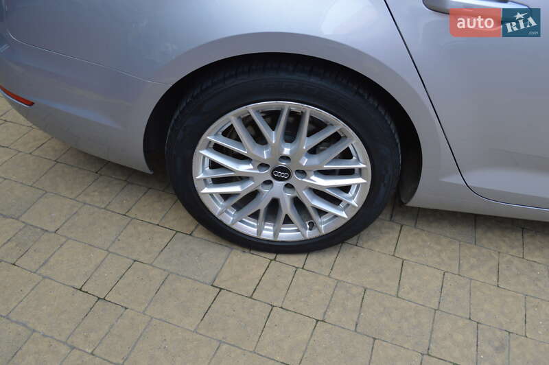 Седан Audi A4 2018 в Львове