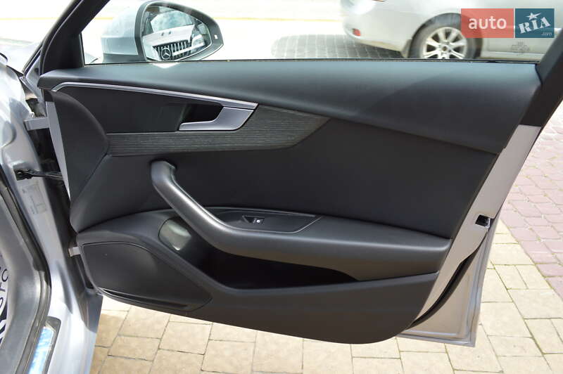 Седан Audi A4 2018 в Львове