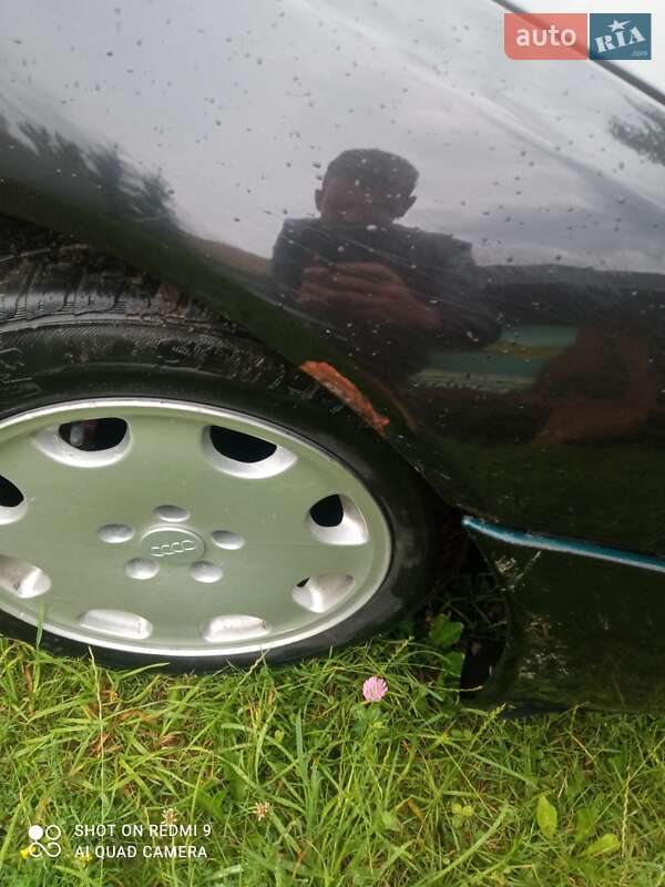 Седан Audi A4 1996 в Верховине