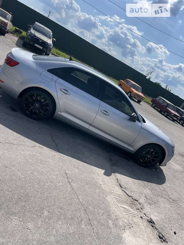 Седан Audi A4 2015 в Полтаве