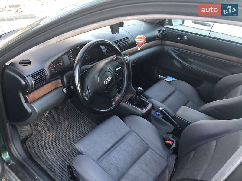 Седан Audi A4 1998 в Луцке