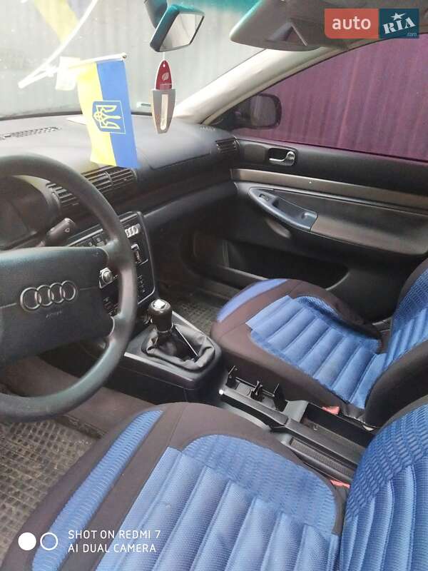 Седан Audi A4 1997 в Сваляві