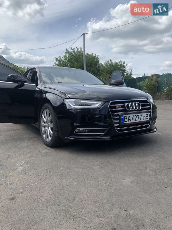 Седан Audi A4 2012 в Гайвороне