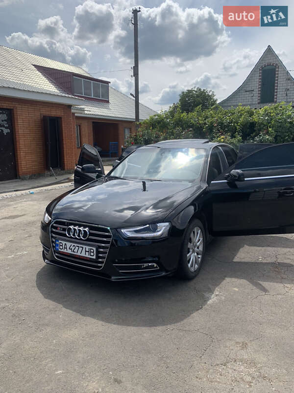 Седан Audi A4 2012 в Гайвороне