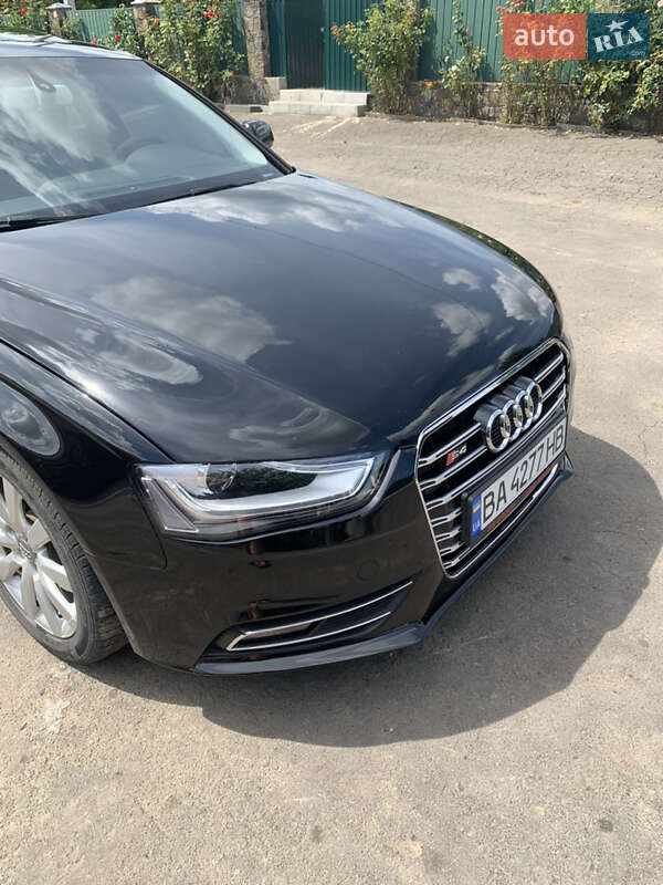 Седан Audi A4 2012 в Гайвороне
