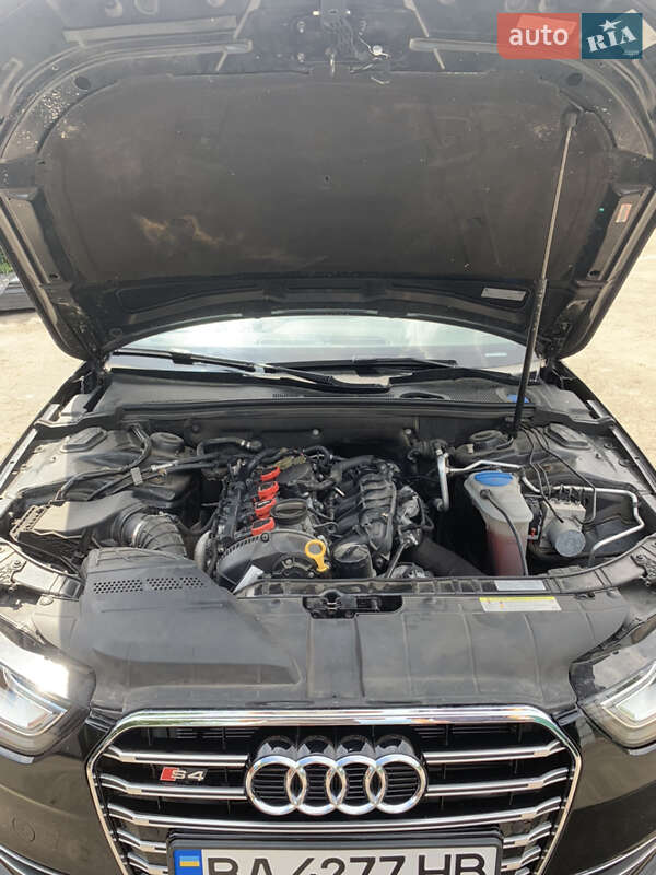 Седан Audi A4 2012 в Гайвороне