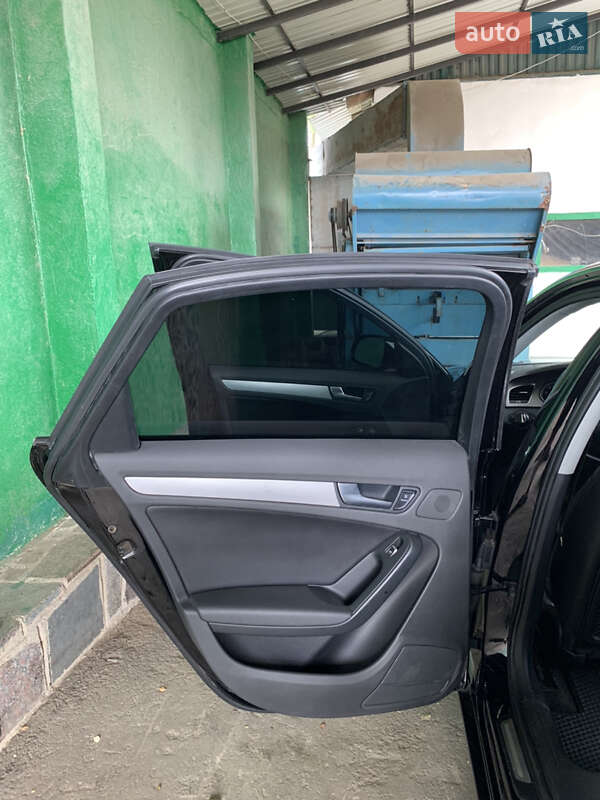 Седан Audi A4 2012 в Гайвороне