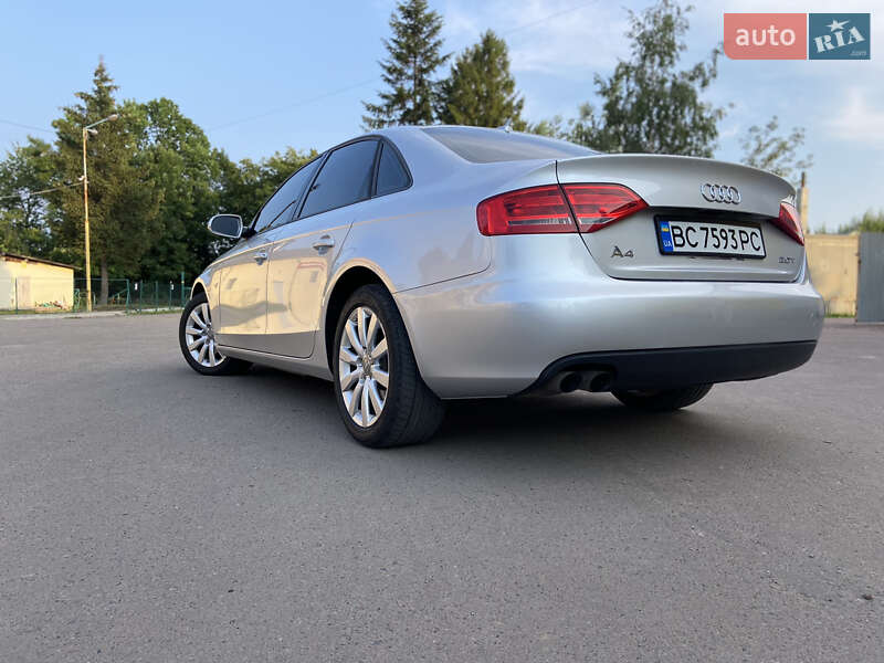 Седан Audi A4 2011 в Самборе