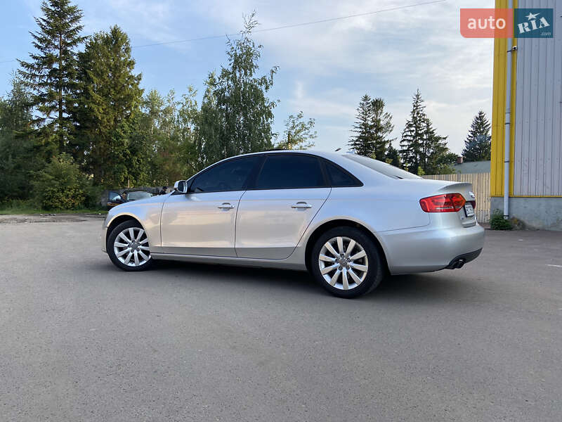 Седан Audi A4 2011 в Самборе