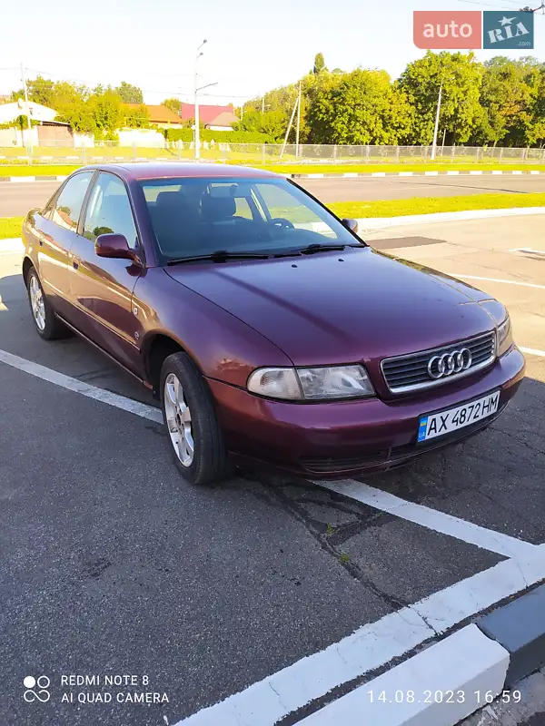 Седан Audi A4 1995 в 