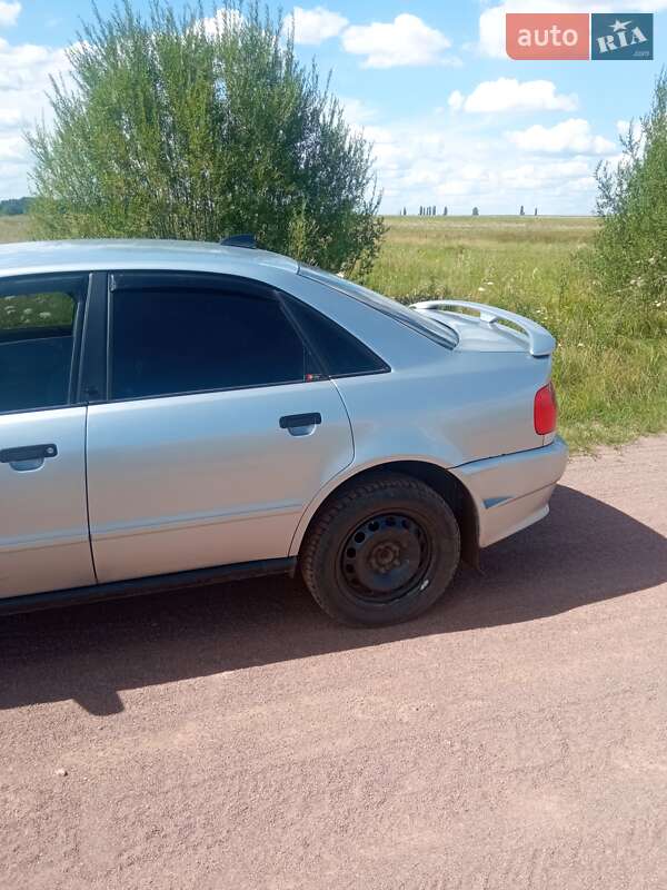 Седан Audi A4 1996 в Овруче