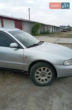 Универсал Audi A4 1998 в Нетешине