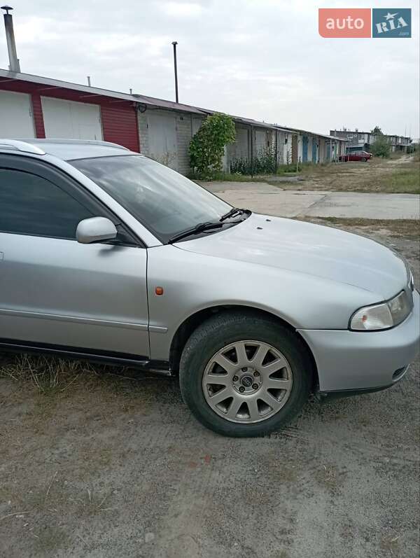 Универсал Audi A4 1998 в Нетешине