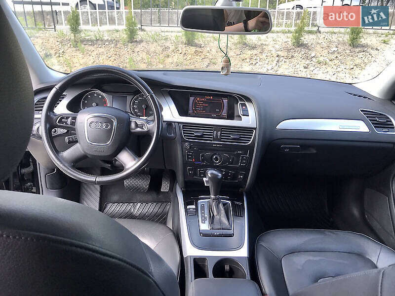 Седан Audi A4 2011 в Стрые