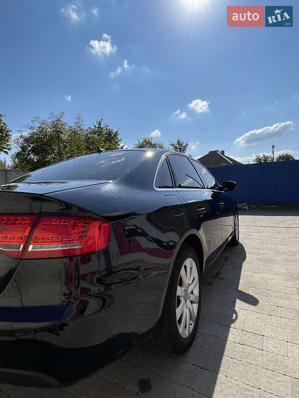 Седан Audi A4 2011 в Стрые