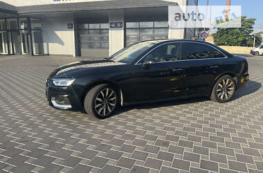 Седан Audi A4 2021 в 