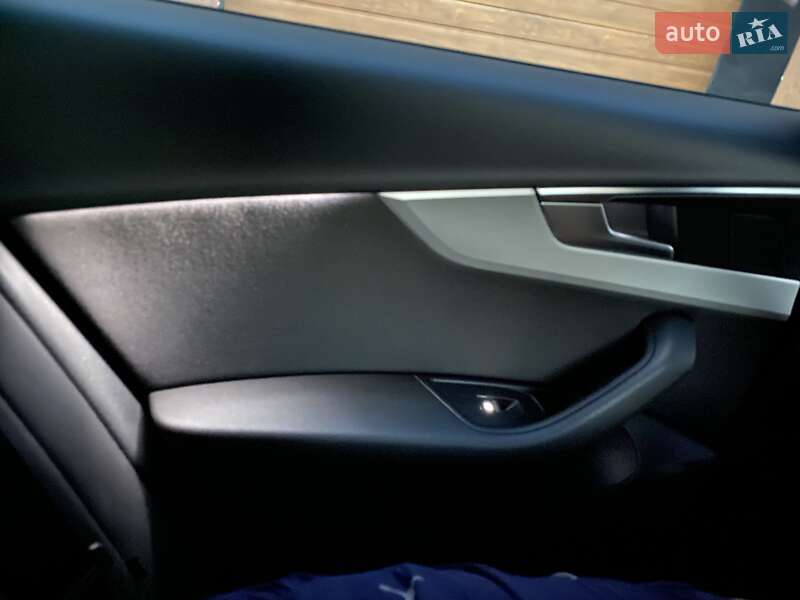 Универсал Audi A4 2018 в Киеве