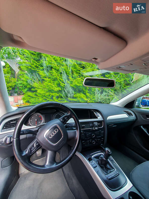 Седан Audi A4 2009 в Виннице
