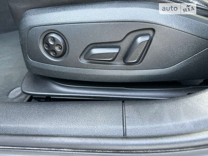Седан Audi A4 2017 в Днепре