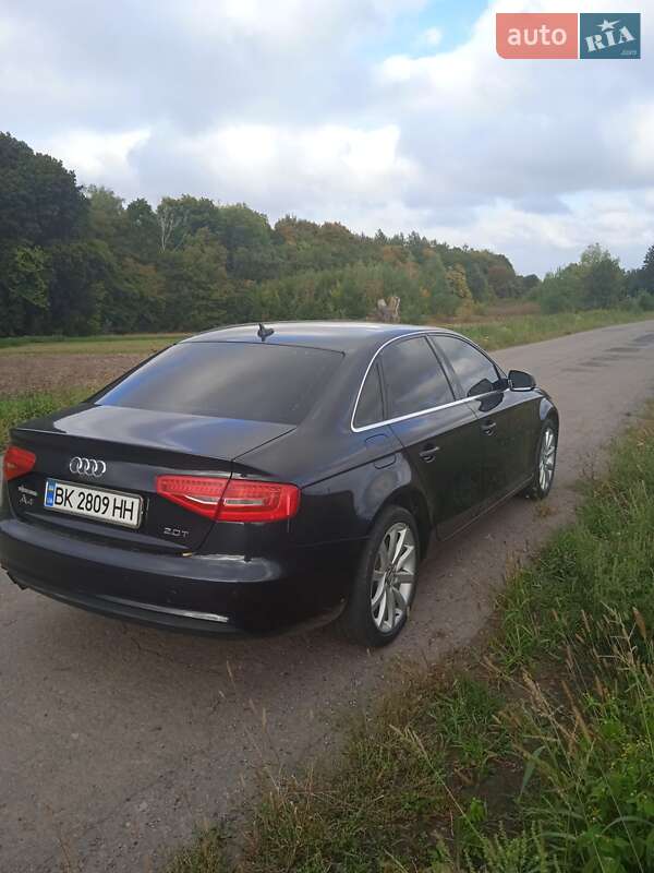 Седан Audi A4 2013 в Ровно