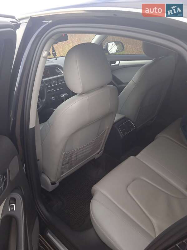 Седан Audi A4 2013 в Ровно