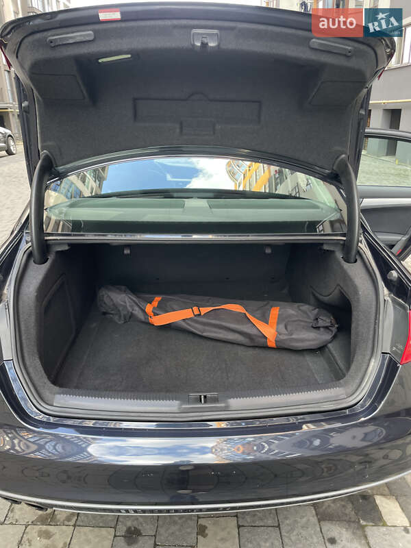 Седан Audi A4 2014 в Ивано-Франковске