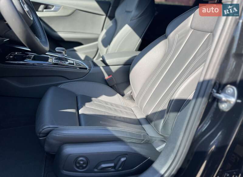 Седан Audi A4 2022 в Києві