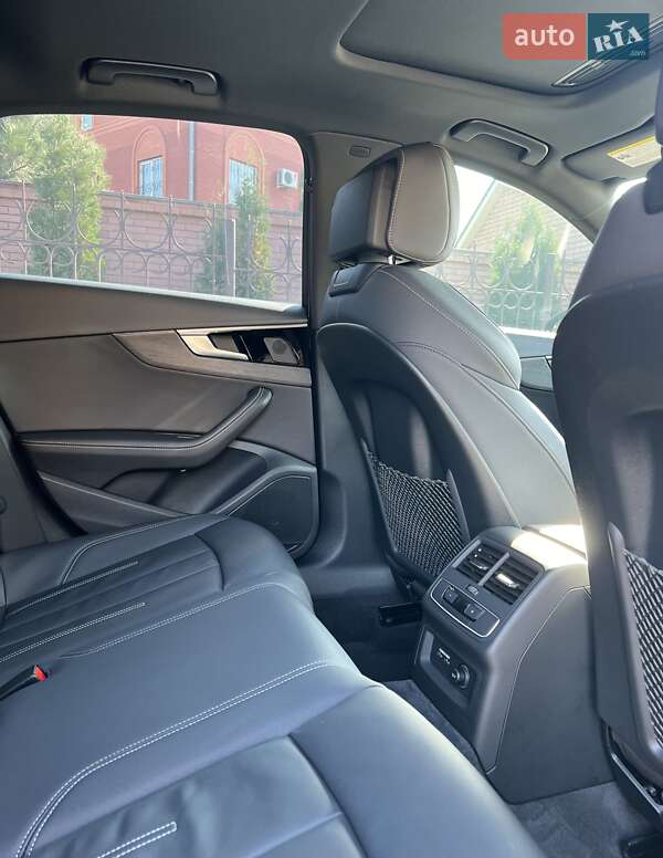 Седан Audi A4 2022 в Києві