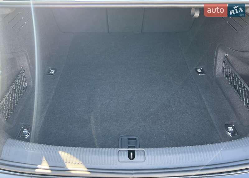Седан Audi A4 2022 в Києві