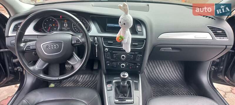 Седан Audi A4 2012 в Ровно