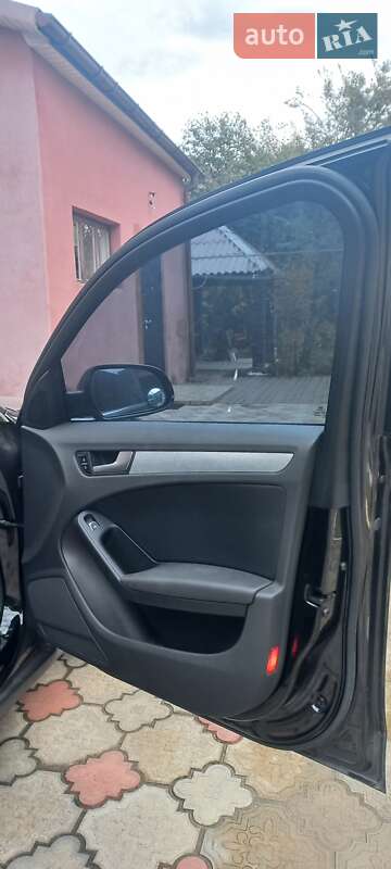 Седан Audi A4 2012 в Ровно
