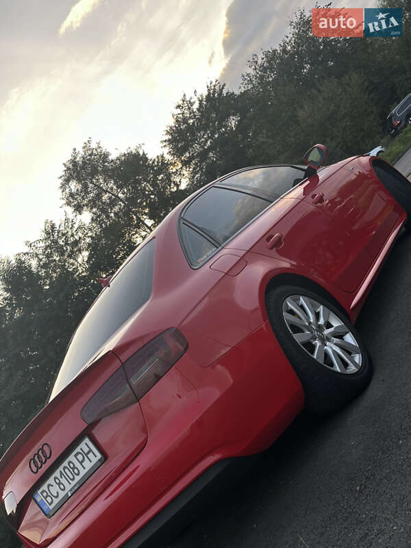Седан Audi A4 2013 в Львове