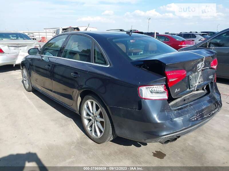 Седан Audi A4 2015 в Львове