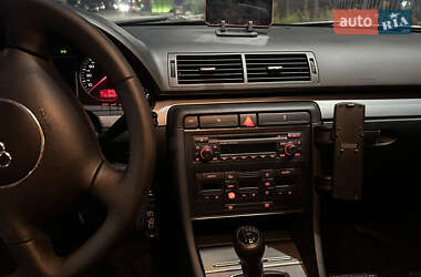 Седан Audi A4 2004 в 