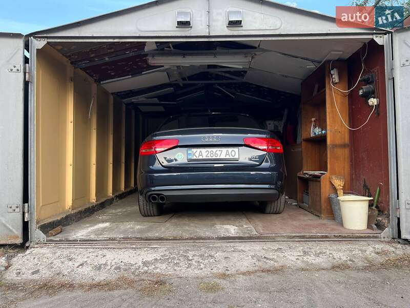 Седан Audi A4 2013 в Днепре