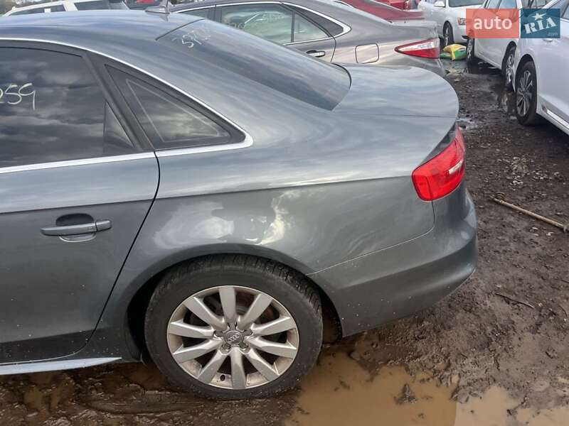 Седан Audi A4 2015 в Львове
