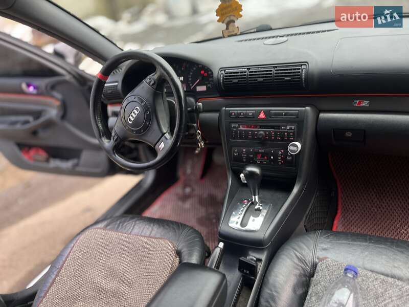 Универсал Audi A4 2000 в Черновцах