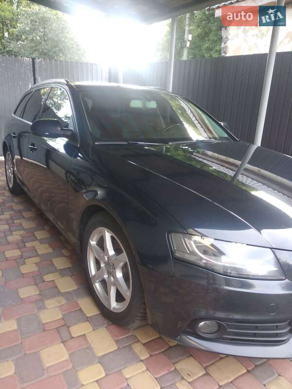 Универсал Audi A4 2011 в Глухове