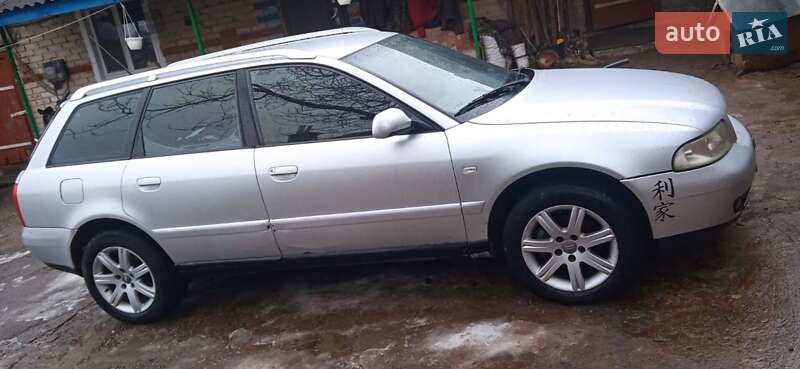 Універсал Audi A4 1996 в Млиніві
