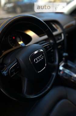 Седан Audi A4 2012 в Обухове