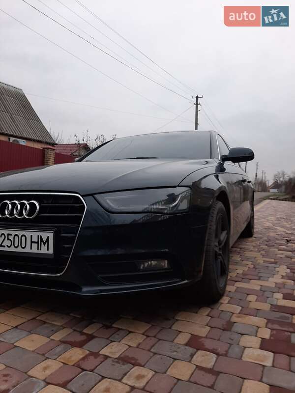 Седан Audi A4 2013 в Первомайську