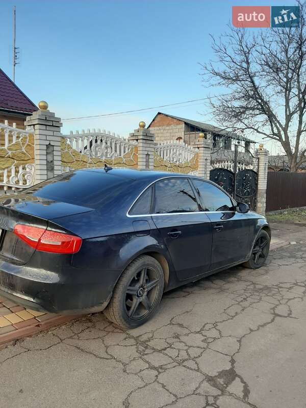 Седан Audi A4 2013 в Первомайську