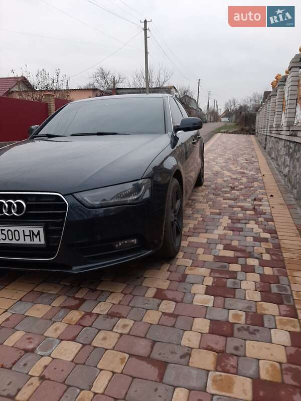 Седан Audi A4 2013 в Первомайске