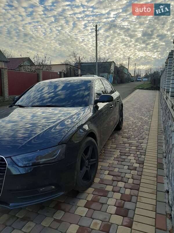 Седан Audi A4 2013 в Первомайську