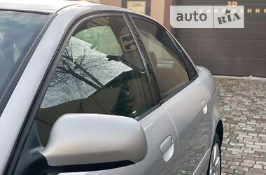 Седан Audi A4 1999 в 