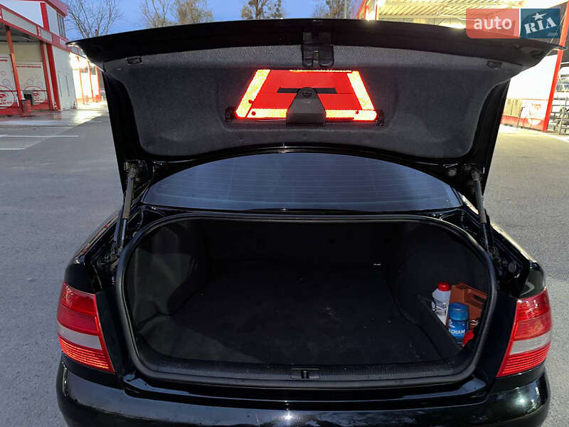 Седан Audi A4 2000 в Виннице