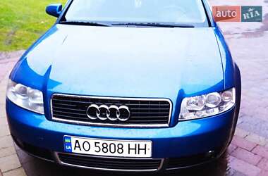 Седан Audi A4 2001 в Рахове
