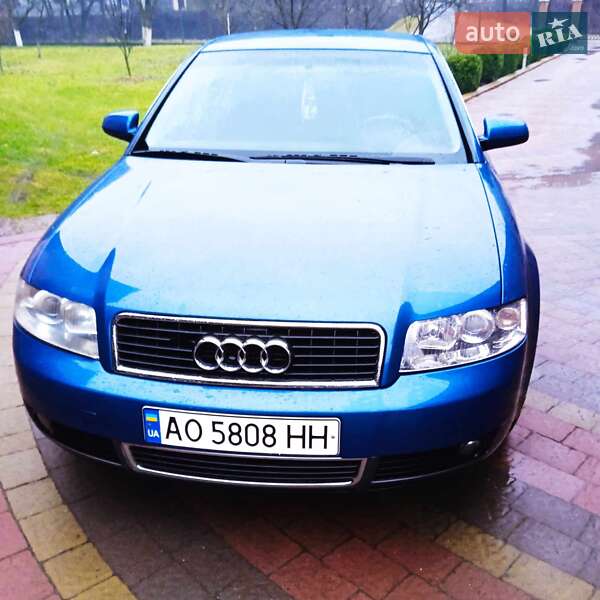 Седан Audi A4 2001 в Рахове